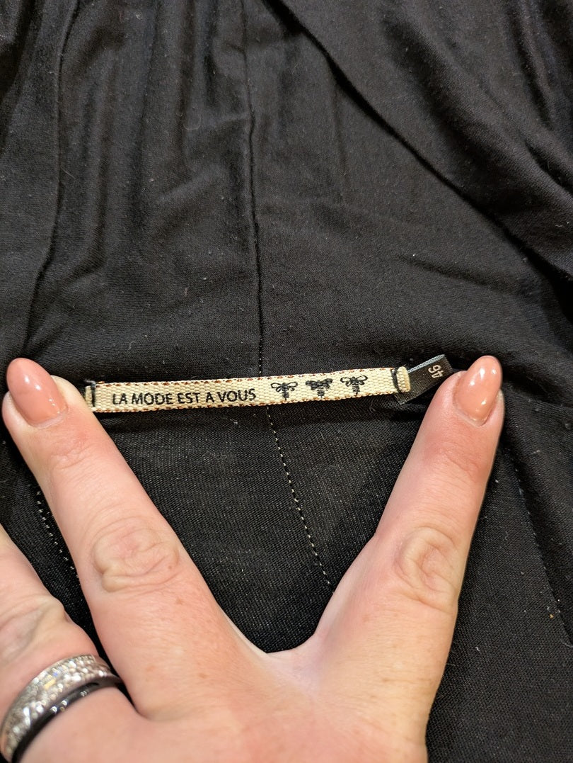 Robe noire à capuche La Mode Est à Vous T46